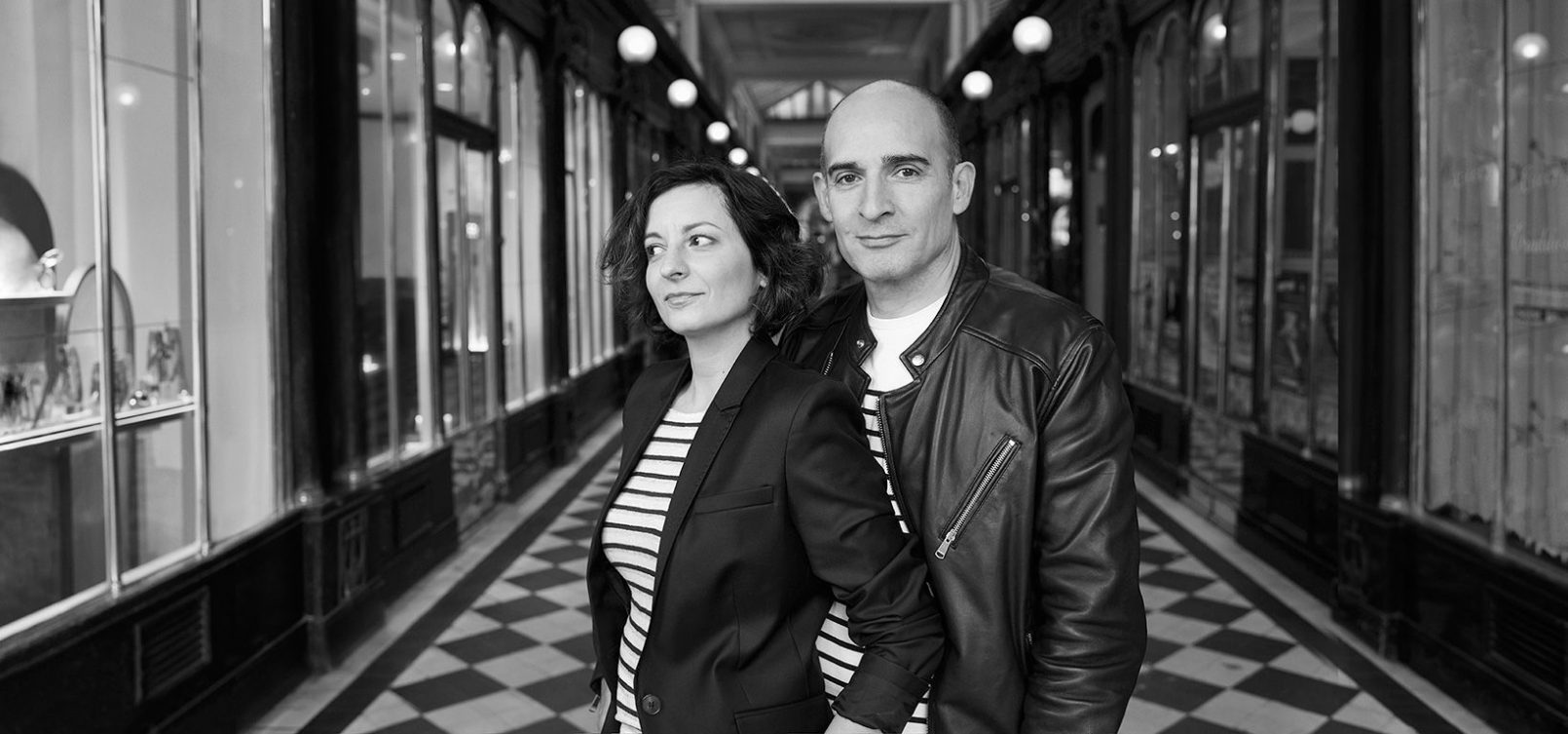 Représentation du duo Stéphanie Jardy et Olivier Jardy dans une galerie parisienne